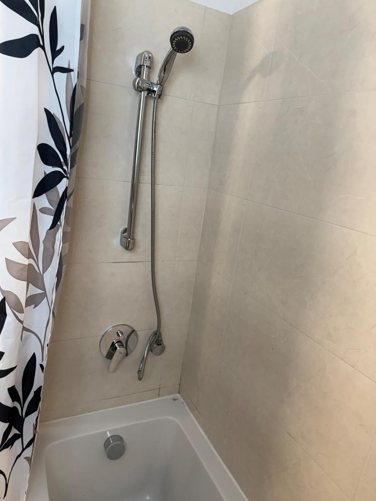 Renovated 3 Bedroom With Elevator Parking Balcony And Dimension * Tel Aviv